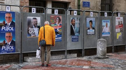 Plusieurs meetings ont été annulés pour cause de coronavirus, à quelques jours du premier tour des élections municipales. (RAYMOND ROIG / AFP)