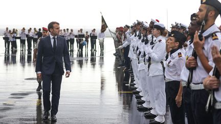 La Réunion: Emmanuel Macron accueilli par des "gilets jaunes"