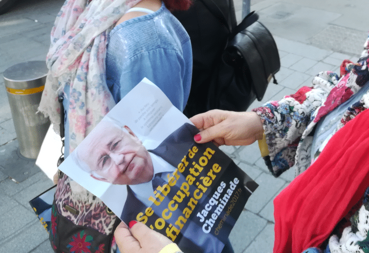 Danielle, 62 ans, se promenait en famille lorsqu'on lui a tendu un tract de Jacques Cheminade, le 11 avril 2017, à Lyon. (HUGO CAILLOUX / FRANCEINFO)