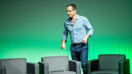 L'ancien candidat à la présidentielle, Benoît Hamon, le 24 avril 2017 à Dunkerque (Nord). (PHILIPPE HUGUEN / AFP)