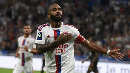 Alexandre Lacazette, buteur pour son retour en Ligue 1, le 5 août 2022 à Lyon.&nbsp; (JEAN-PHILIPPE KSIAZEK / AFP)