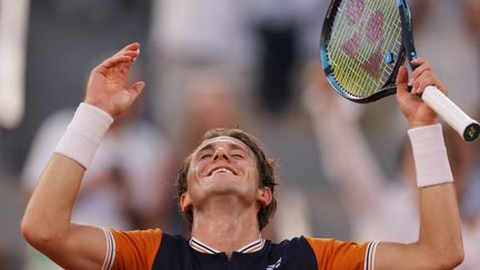 Casper Ruud a remporté sa demi-finale à Roland-Garros contre Alexander Zverev, le 9 juin 2023. (THOMAS SAMSON / AFP)