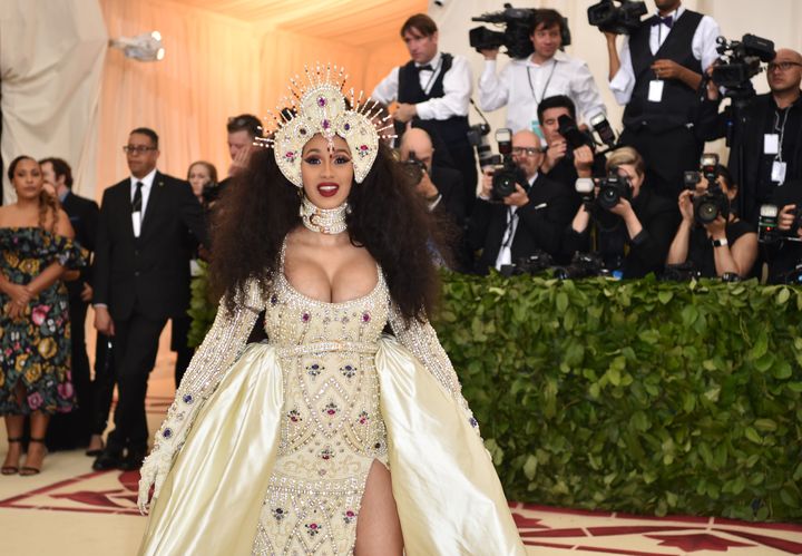 Cardi B assiste au gala du Met, à New York, le 7 mai 2018. (HECTOR RETAMAL / AFP)