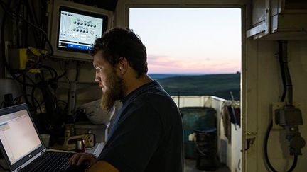 vérifient le bon fonctionnement des équipements et assurent le bon déroulement des opérations.
  (Andrew Burton / Getty Images / AFP)