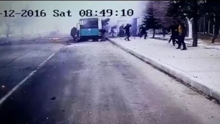 L'attentat contre un bus à Kayseri filmé par une caméra de vidéosurveillance