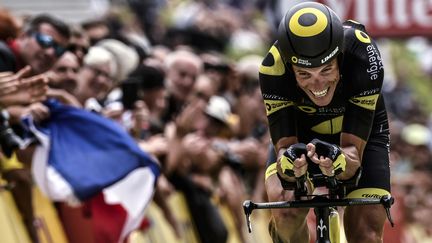 Sylvain Chavanel (Direct Energie) en pleine souffrance lors du dernier contre-la-montre de sa carrière sur le Tour de France (PHILIPPE LOPEZ / AFP)