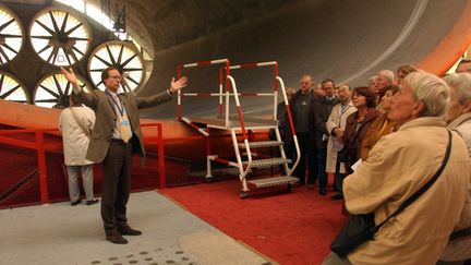 &nbsp; (Visite d'une entreprise d'aéronautique à Meudon © Sipa Press)