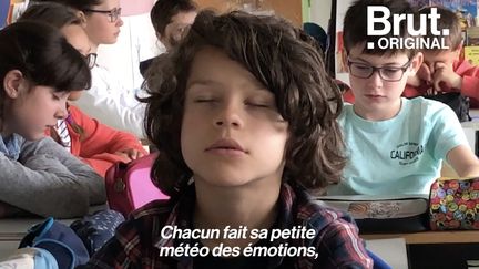 Des cours de méditation à l'école pour apprendre aux enfants à gérer leurs émotions. C'est ce que vient de généraliser la ville de La Rochelle. Voilà comment ça se passe.