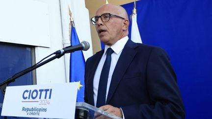 Eric Ciotti, président des Républicains, prononce un discours après les résultats du premier tour des législatives, à Nice (Alpes-Maritimes), le 30 juin 2024. (VALERY HACHE / AFP)