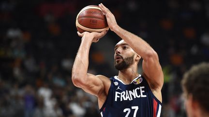 Le pivot français Rudy Gobert lors de la rencontre contre les Etats-Unis, en quarts de finale de la Coupe du monde, le 11 septembre 2019. (YE AUNG THU / AFP)