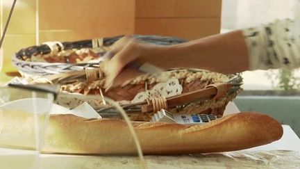 Jaulnay : la renaissance d'un petit village grâce à sa boulangerie
 (France 2)