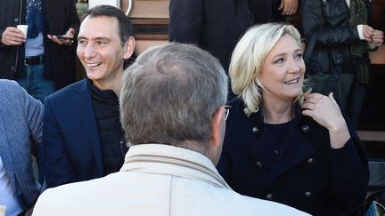 Marine Le Pen et Laurent Jacobelli, en octobre 2021, à Poussay. (JEAN-CHRISTOPHE VERHAEGEN / AFP)