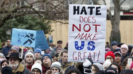 Une marche contre Donald Trump, ici à Genève, en Suisse. (SALVATORE DI NOLFI / KEYSTONE)