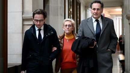 Isabelle Balkany et ses avocats arrivent à la cour d'appel de Paris, le 3 février 2020 (PHILIPPE LOPEZ / AFP)