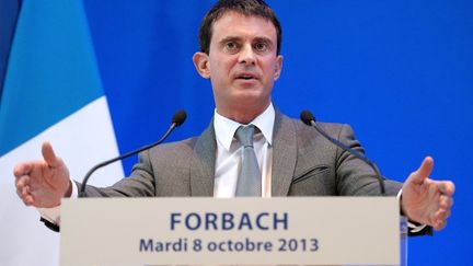 Le ministre de l'Int&eacute;rieur, Manuel Valls, le 8 octobre 2013 &agrave; Forbach (Moselle).&nbsp; (FREDERICK FLORIN / AFP)