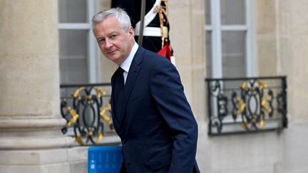 Bruno Le Maire, ministre de l'Economie, sur le perron de l'Elysée, le 1er juillet 2022. (EMMANUEL DUNAND / AFP)