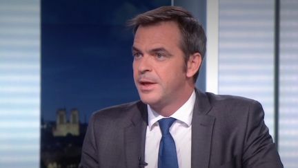 livier Véran : "40 millions de masques vont être fournis aux Français les plus pauvres"