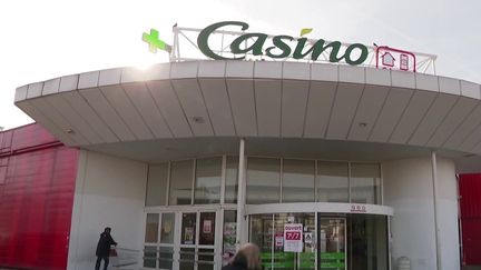 Jusqu'à plus de 3.200 postes pourraient être supprimés au sein du groupe Casino.  Un millier d'emplois devraient être préservés au siège stéphanois.