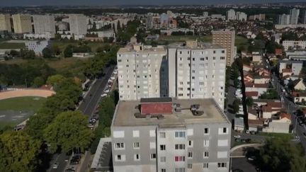 Certaines cités s'adonnent au "Clean challenge" dont le principe est de nettoyer les rues de la ville. (CAPTURE ECRAN FRANCE 2)