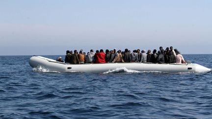 &nbsp; (Les migrants navigueraient sur 18 embarcations, dont 14 pneumatiques © MaxPPP)