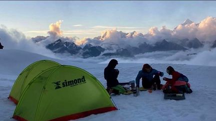 Népal : disparition de trois alpinistes français partis à l’assaut d’un sommet de 6 000 mètres de haut (FRANCEINFO)