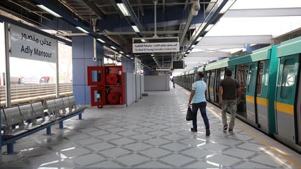 La station Adly Mansour du métro du Caire, en août 2020. (KHALED ELFIQI / EPA)