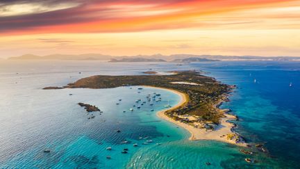 Ibiza, les Baléares, en Espagne. Vue du ciel Ibiza est magique...(Illustration) (ANTON PETRUS / MOMENT RF / GETTY IMAGES)