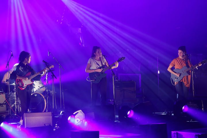 Les quatre madrilènes Hinds, promesse du garage rock européen, au Pitchfork Paris 2015.
 (Gilles Scarella / Studio France Télévisions)