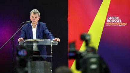 L'ancien candidat communiste à la présidentielle Fabien Roussel, le 28 avril 2022 à Paris. (THOMAS COEX / AFP)