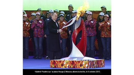 L'ampleur de l'ambition de Poutine peut se voir aussi dans le traitement exceptionnel accordé à la flamme olympique : 14.000 porteurs et 2900 communes de Russie traversées. Au total, ce parcours, le plus long de l'histoire des JO, fait 65.000 km.
La flamme passe par le pôle Nord, plonge au fond du lac le plus profond du monde et s’envole dans l'espace, où deux cosmonautes de la Station spatiale internationale la réceptionnent. (REUTERS/Sergei Karpukhin)