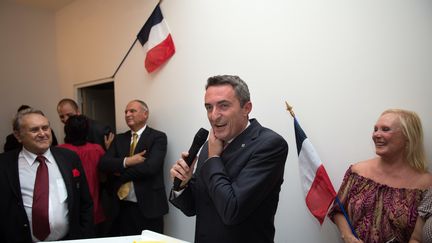 St&eacute;phane Ravier, maire d'arrondissement &agrave; Marseille (Bouches-du-Rh&ocirc;ne) et nouveau s&eacute;nateur devant ses partisans, le 28 septembre (BERTRAND LANGLOIS / AFP)