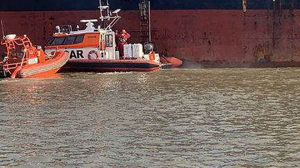 A photo published by the press service of the Ukrainian Border Guard on December 28, 2023 shows a commercial ship damaged by a Russian naval mine in the Black Sea.  (UKRAINIAN BORDER GUARDS PRESS / AFP)