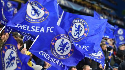 Des supporters de Chelsea dans les tribunes de Stanford Bridge, à Londres, le 20 février 2018. (GLYN KIRK / AFP)