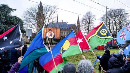 Une manifestation devant la Cour internationale de justice, le 2 décembre 2024, à La Haye. (LINA SELG / AFP)