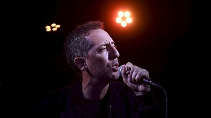 Gad Elmaleh chante Claude Nougaro le 24 août 2020 à Toulouse (Haute-Garonne) (XAVIER DE FENOYL / MAXPPP)