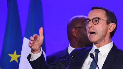 Le président du groupe Les Républicains au Sénat Bruno Retailleau lors d'un discours au siège de son parti le 4 décembre 2022. (ALAIN JOCARD / AFP)