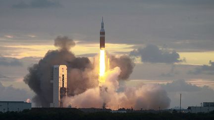 &nbsp; (Lancement puis amerrissage réussis pour Orion, la capsule spatiale américaine © REUTERS/Mike Brown)