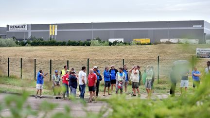 Des salariés de GM&amp;S bloquent le site de Renault à Villeroy (Yonne), le 19 juillet 2017. (MAXPPP)