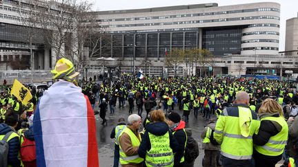 "Gilets jaunes" : 8 000 manifestants à Paris pour l’acte 9