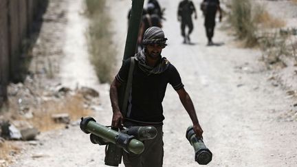 &nbsp; (Un combattant de l'Armée syrienne libre dans un quartier de Damas © REUTERS/Bassam Khabieh)