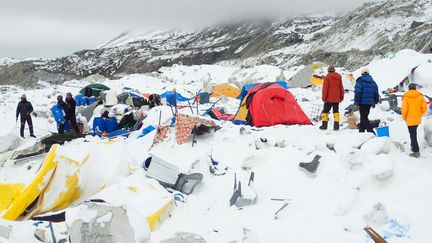 &nbsp; (Le camp de base de l'Everest a été en partie détruit par une avalanche © MAXPPP)