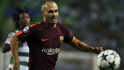 Le capitaine du FC Barcelone Andrés Iniesta, le 27 septembre 2017 au stade Jose Alvalade de Lisbonne (Portugal). (CARLOS COSTA / NURPHOTO / AFP)