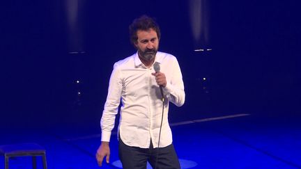 Mathieu Madénian présente son dernier spectacle sur le thème de la famille à Perpignan (France 3)