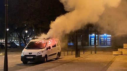 13 véhicules ont été brûlés&nbsp;dans la nuit de mardi à mercredi 27 octobre 2021, dans le quartier Perseigne, à Alençon.&nbsp; (SACHA MARTINEZ / MAXPPP)