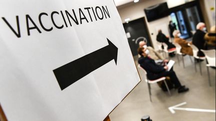 Seine-Saint-Denis : la préfecture somme de passer par les plateformes en ligne pour les vaccinations contre le Covid-19