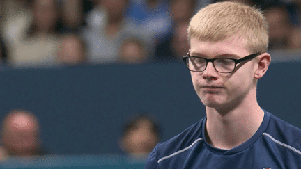 Les rêves de médailles d'or français en tennis de table se sont éteints, vendredi 2 août. Félix Lebrun a été sèchement battu en demi-finale par le Chinois Fan Zhendong. Mais à seulement 17 ans, il pourrait s'adjuger dimanche la médaille de bronze.