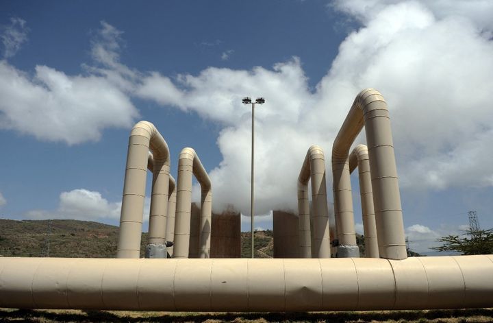 La centrale d'Olkaria&nbsp; produit 500 MW d'électricité avec cinq unités de&nbsp;récupération de la chaleur du sous-sol. (ROBERTO SCHMIDT / AFP)