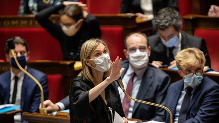 Agnès Pannier-Runacher, la&nbsp;"madame vaccin" du gouvernement, lors d'une séance de questions au gouvernement, en novembre 2020. (AURELIEN MORISSARD / MAXPPP)