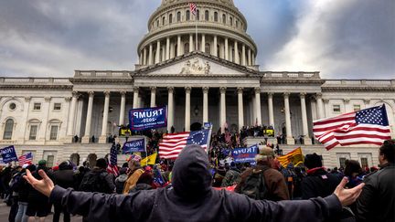 Des supporters de Donald Trump pénètrent dans le Capitole, à Washington (Etats-Unis), le 6 janvier 2021. (BRENT STIRTON / GETTY IMAGES NORTH AMERICA / Getty Images via AFP)