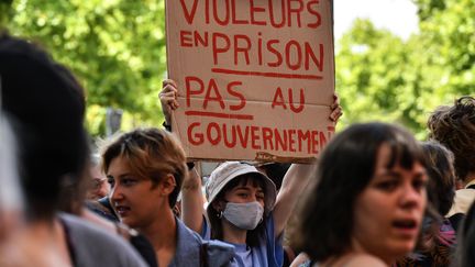 Des militantes féministes sont rassemblées à Toulouse (Haute-Garonne),&nbsp;le 10 juillet 2020.&nbsp; (GEORGES GOBET / AFP)